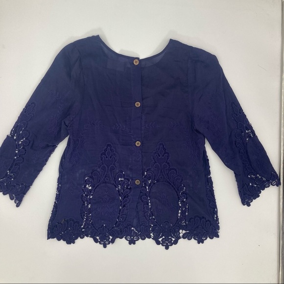 Dolce vita silk blend top buttons up the back and embroidered. - Picture 2 of 6